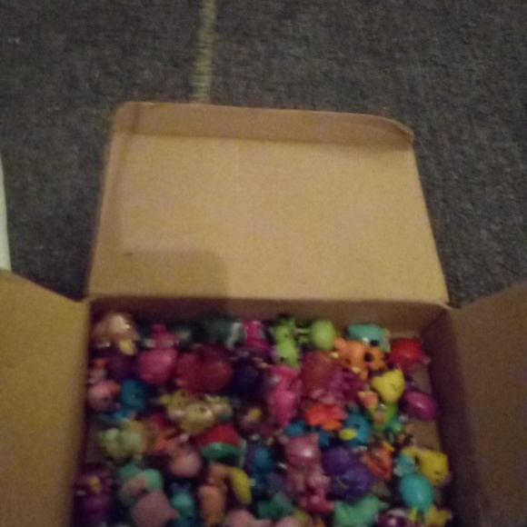 55+ hatchimals mystery box - Picture 3 of 4